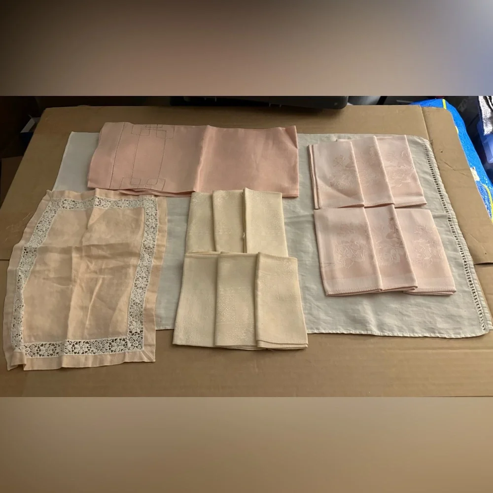 Mismatched linens 15 pieces